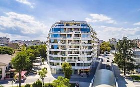 *Hot* Main Square Brand New Luxury Apartment